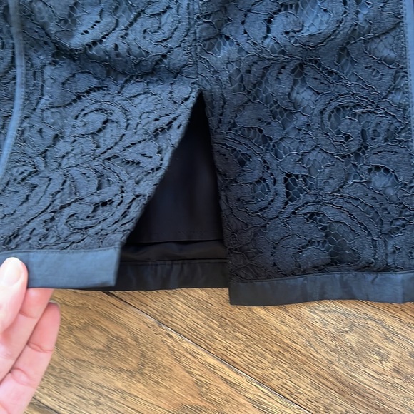 Banana Republic black lace overlay skirt - Picture 3 of 4